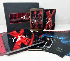The X Files Fight The Future Special Collector's Edition Deluxe VHS Box Set - Imagen 1 de 7
