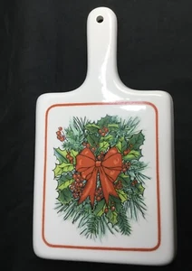 Ceramic Christmas trivet, white with pine branches and red bow, Japan, vintage - Picture 1 of 4