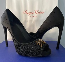 roger vivier silk satin decorated with an expensive emblematic rhinestone buckle and mounted on an impact heel