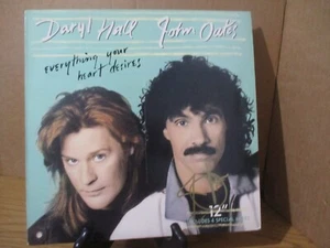 JOHN OATES SIGNED/AUTOGRAPHED 12" PROMO VINYL RECORD SINGLE...HALL & OATES - Picture 1 of 5