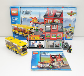 LEGO 7641 - City Corner - Complete Buildings / Bus w/ 1 Figure - Box - 2009
