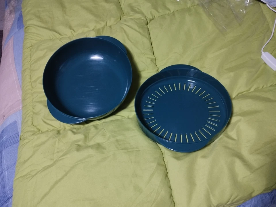 tupperware piece détaché micro plus bas 1.5 litre et passoire vintage vert foncé - Photo 1/1