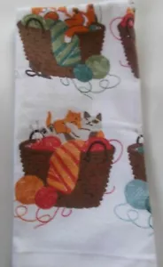 GATTINI GATTI COMPLETAMENTE NON TAGLIATI IN CESTO DI FILATI Asciugamano da cucina in cotone - Foto 1 di 2