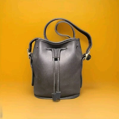 BOLSO CUBO VINTAGE COACH LULA'S LEGACY 9952 CUERO NEGRO CON CORDÓN USADO EN EXCELENTE ESTADO $725 Foto 1 de 4