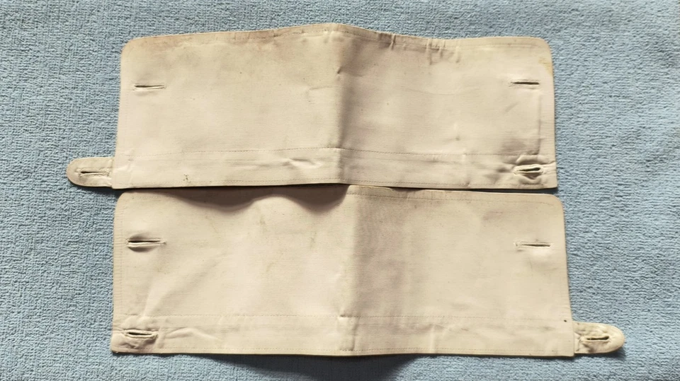 Par de punhos de camisa masculinos antigos vitorianos Arrow Cluett, Peabody & Co engomados - Imagem 1 de 4