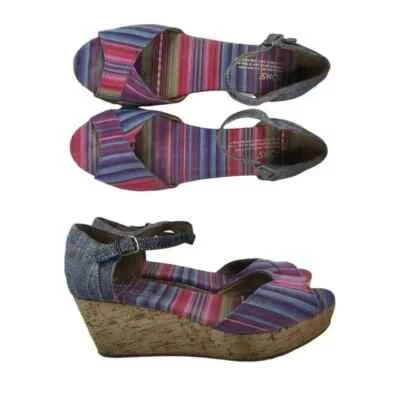 Sandalias TOMS con plataforma de corcho cuña de mezclilla a rayas con correa al tobillo estampado Zarape para mujer 7 Foto 1 de 4