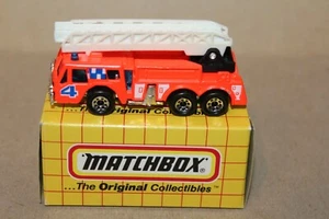 NICE VINTAGE MATCHBOX MB18 RED FIRE TRUCK in BOX - Picture 1 of 5