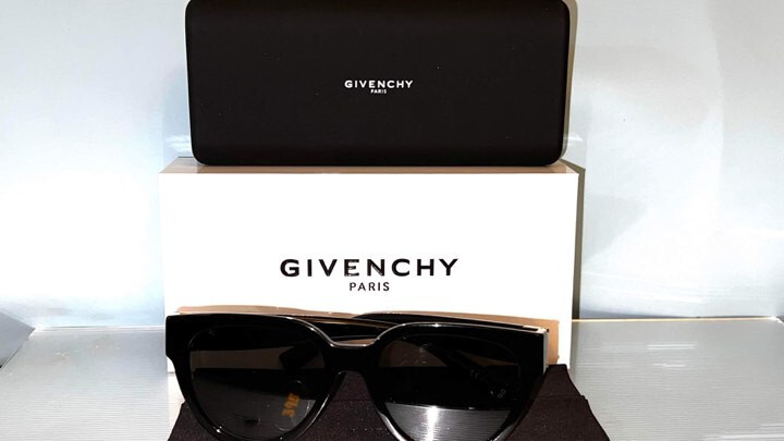 Givenchy Cat Eye Plastic Frame Sunglasses for Women for sale Givenchy Cat Eye Plastic Frame Sunglasses for Women for sale