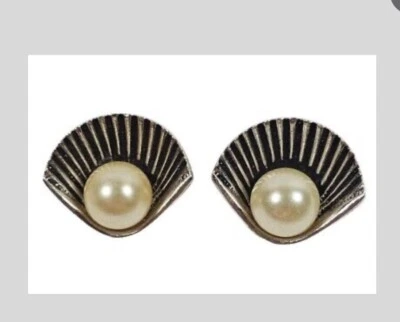 Brincos vintage Sarah Coventry pérola do mar concha clipe década de 1950 Silvertone - Imagem 1 de 2