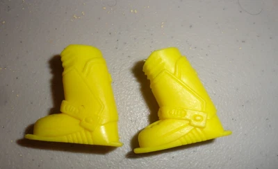 Vintage Doll Ski Boots Yellow - Skipper size - flat feet Rigid plastic - Image 1 of 3