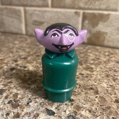 Boneco vintage Fisher Price Little People Sesame Street The Count Dracula - Imagem 1 de 4