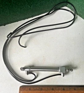 Clippard Minimatic cilindro pneumatico/attuatore lineare con corsa 2 1/4" - Foto 1 di 4