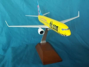HAPAG LLOYD HLX.COM CAGLIARI 737-800 1:130 DESK MODEL SKYMARKS - EXECUTIVE - Picture 1 of 2