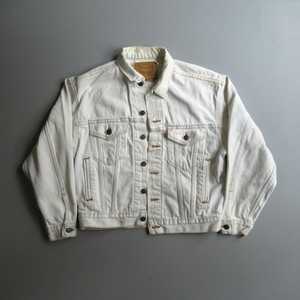 white levis jean jacket