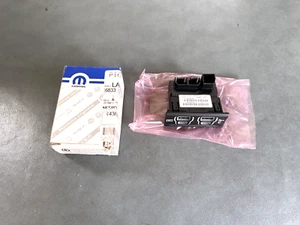 Mopar OEM NOS 68330429AF Media Hub USB Port 2019-2025 Ram 2500 - Foto 1 di 5
