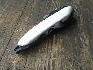 HYUNDAI I10 MK2 2015 OSF DRIVER SID EFRONT EXTERIOR DOOR HANDLE WHITE - Picture 1 of 5