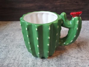 Kaktus Becher Keramik grün Fass strukturiert mit roter Blume 4 hoch × 3 Öffnungen hoch - Bild 1 von 5