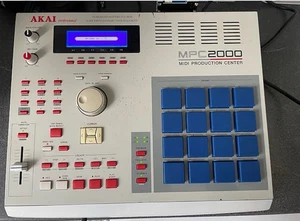 Akai MPC2000 (Lots Of extras) - Picture 1 of 3
