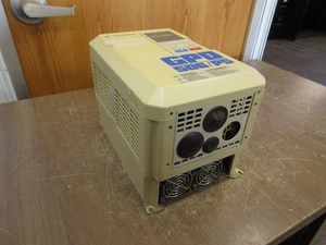 Yaskawa GPD506/P5 AC Drive CIMR-P5M47P5 15HP 3Ph mit Tastatur gebraucht - Bild 1 von 10