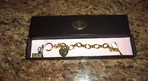 Juicy Couture New in Box Gold Tone Bracelet Heart Charm - Picture 1 of 5