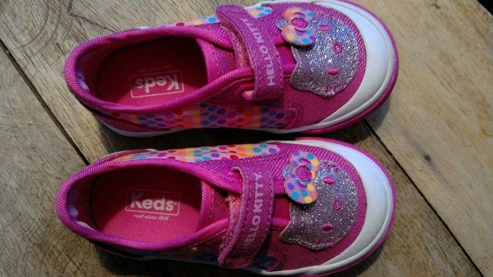   Niñas Zapatillas keds Hello Kitty Niñas Brillo-Gatito ROSA K Cara Talla 5 1/2  Foto 1 de 4
