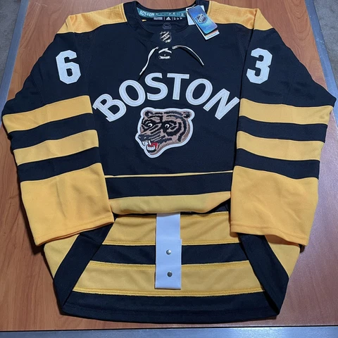 Adidas Brad Marchand Boston Bruins 2023 NHL Winter Classic Jersey Black 54 Cover
