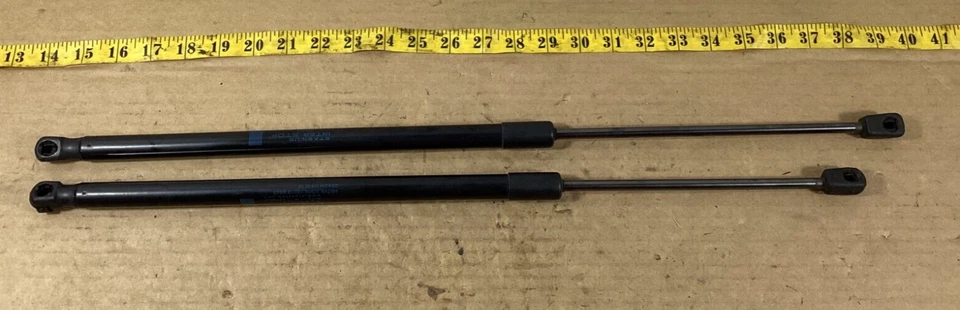 Juego de puntales amortiguadores capó delantero izquierdo derecho Mercedes Benz E350 2010-2016 OEM. Foto 1 de 4