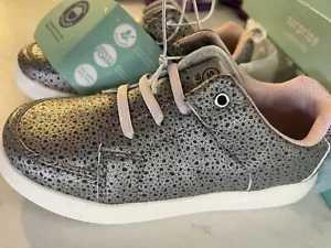 Stride Rite Surprize Cutler Silver Leopard Print Sneakers Girls Youth Size 11 - Picture 1 of 6
