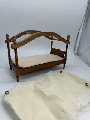 Cama con dosel Shackman vintage miniatura para casa de muñecas (b) Foto 1 de 4