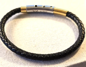 BICOLOR GEFLOCHTENES SCHWARZES LEDERARMBAND IN EDELSTAHL & GELBER IONENPLATTE - Bild 1 von 5