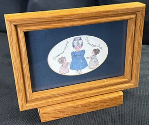 ENTZÜCKENDES Oma Kunstwerk „Omas sind nur antike kleine Mädchen!“ Mit Ständer - Bild 1 von 5