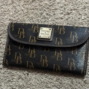 Dooney & Bourke BLAKELY Continental Clutch Wallet 1976 - Picture 1 of 5