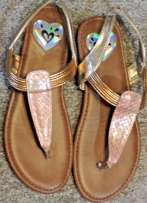 Sandalias Justice Brand Jóvenes Niñas Bronce Metálico Tanga Correa Trasera Talla 6 Foto 1 de 2