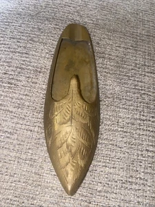 Vintage Messing Schuh Sandale Slipper Räuchergefäß Aschenbecher Floral Indien gestempelt 3,25" - Bild 1 von 5