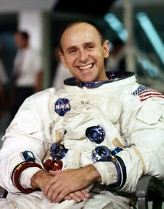 ALAN BEAN ASTRONAUT 8X10 GLOSSY PHOTO IMAGE #1 - Imagen 1 de 1