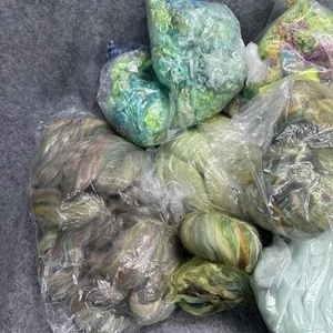 Hand dyed Merino Wool Roving 1.11 Lbs Random Lot of Greens Hand Spun Vintage - Picture 1 of 11