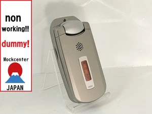 【Factice !】 Panasonic P505is (couleur argent) docomo-japon téléphone portable qui ne fonctionne pas - Photo 1 sur 5