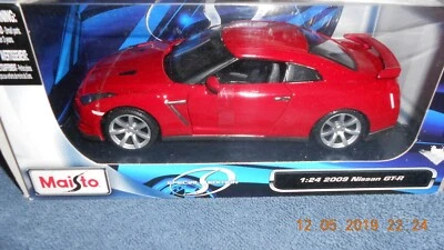 Nissan GT-R 2009 Maisto 1:24 coche diecast rojo brillante Foto 1 de 4
