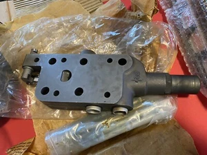 KUBOTA TRACTOR VALVE - Picture 1 of 4