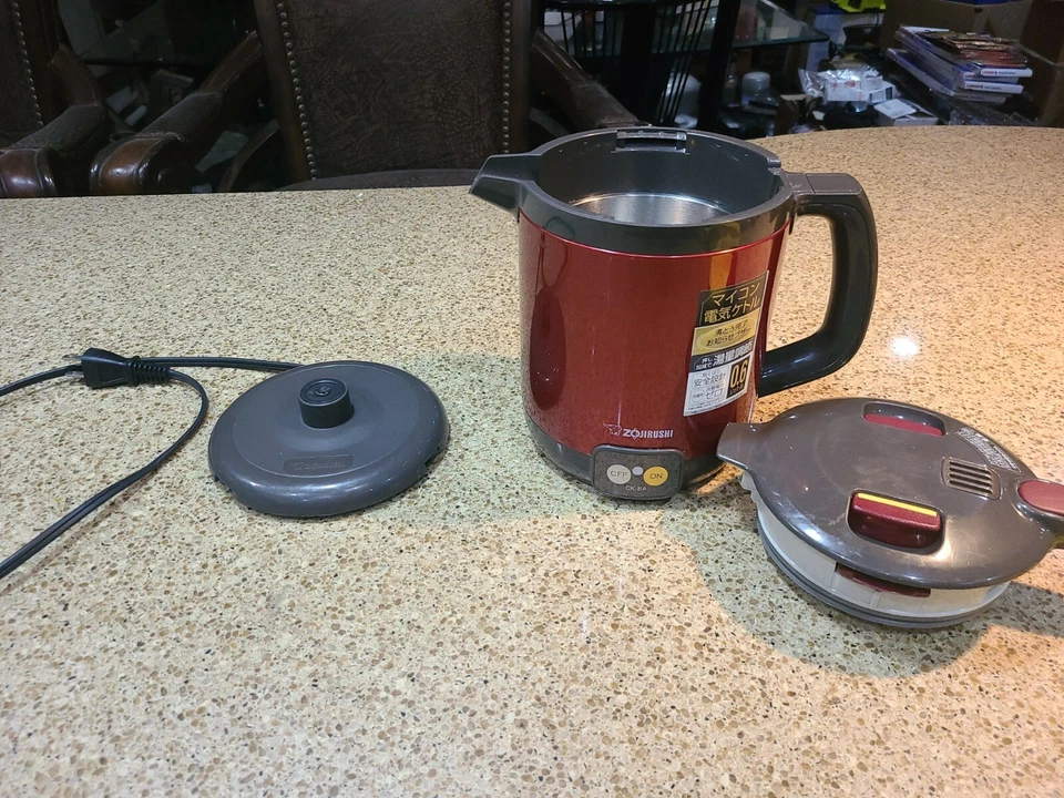 Hervidor eléctrico Zojirushi (0,6 L) rojo metálico CK-EA de Japón Foto 1 de 4