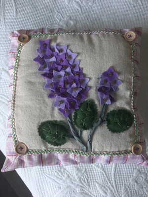 ALMOHADA DE COLECCIÓN Lillian Vernon Púrpura Hortensia CUENTAS Preppy Rosa Acento a Cuadros Nueva sin Etiquetas Foto 1 de 4