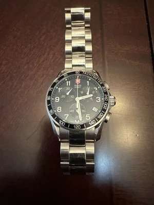 Reloj Victorinox Swiss Army Cronógrafo Clásico 45mm Plata Acero Inoxidable.  Foto 1 de 4