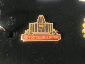 Lote de 3 piezas Prendedor Sombrero Solapa Salón de la Fama Fútbol Profesional 1992 Bicentenario, Edificio, Logo - Imagen 1 de 3