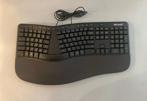 Microsoft Ergonomische Tastatur Schwarz Kabelgebunden USB Model 1878 Getestet Funktioniert - Bild 1 von 2