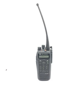 Radio de mano troncal Motorola MOTOTRBO XPR6580 800/900 Connect Plus - Imagen 1 de 6