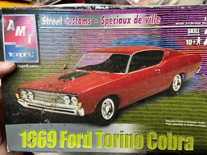 AMT 31745 1969 FORD TORINO COBRA W/NASCAR PARTS 1/25 Model Car Mountain Niob si - Picture 1 of 2