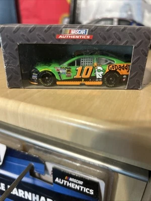 Danica Patrick #10 Nascar 压铸散装 Go Daddy 绿色 — 第 1/2 张图片