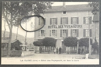 CPA. 01. AIN. LA CLUSE-HOTEL DES VOYAGEURS EN FACE DE LA GARE . F VIALATTE - Imagen 1 de 2