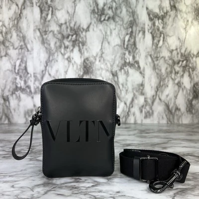 Auténtico Bolso Mensajero Pequeño Valentino Garavani Cuero Negro Logo Bandolera Foto 1 de 4