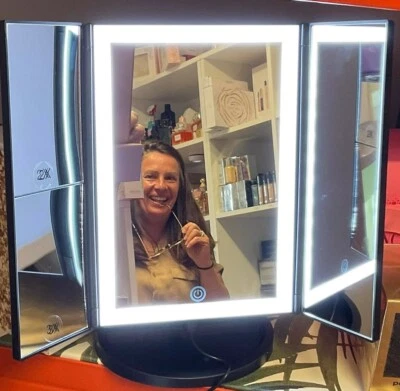 Vanity Makeup Mirror 2x 3x 4x 1 X Mirror 3 Panels USB Port & Battery Travel - Image 1 of 4